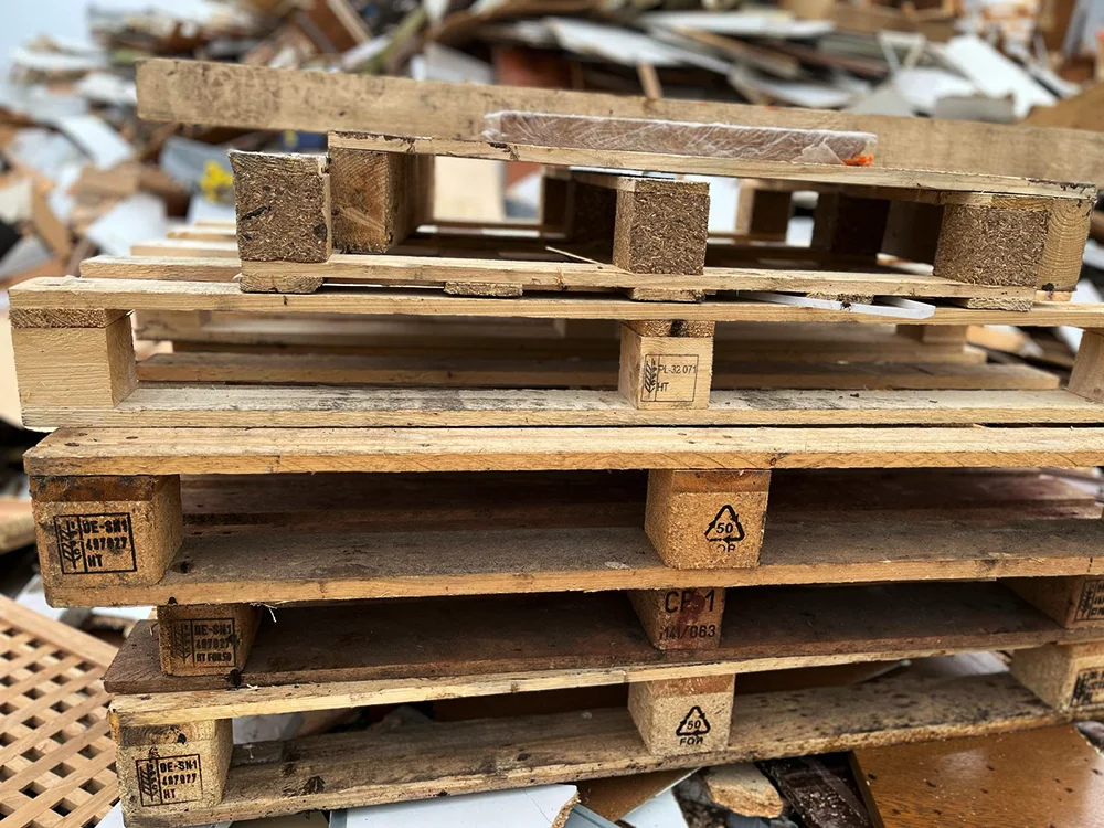 Altholz oder Paletten Container mieten